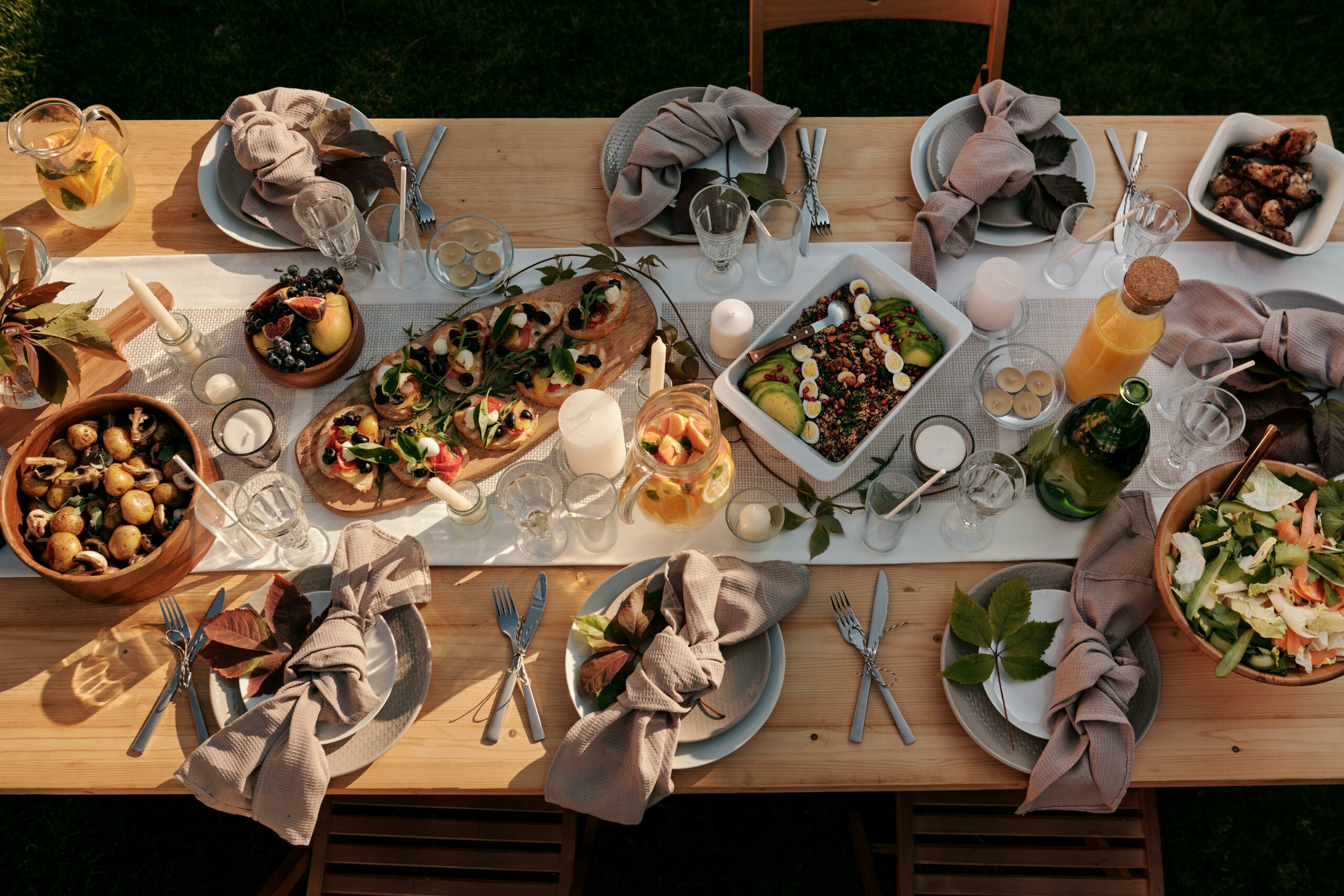 Beautiful al fresco tablescape set up